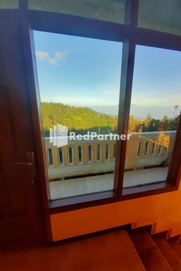 Bromo Indah Lestari Homestay RedPartner Pasuruan Bagian luar foto