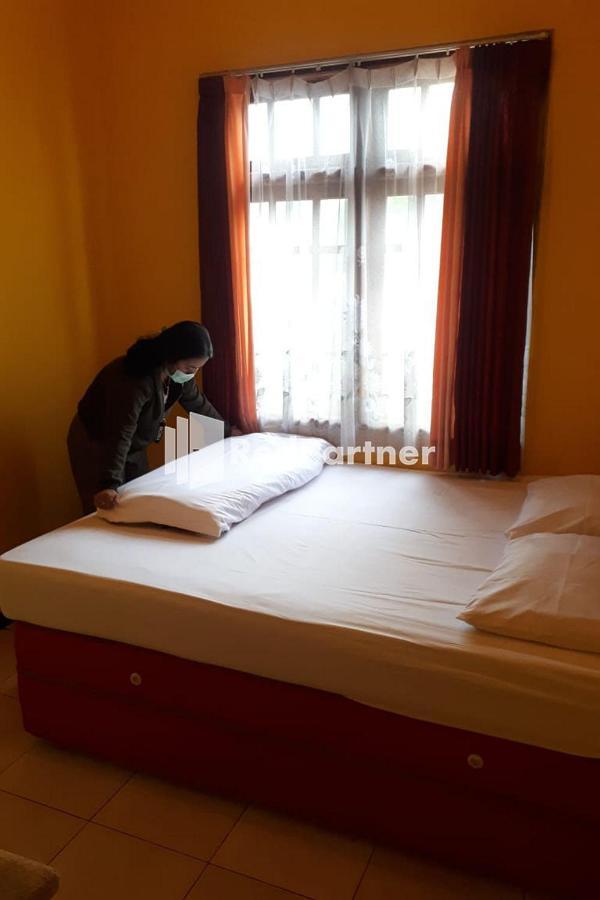 Bromo Indah Lestari Homestay RedPartner Pasuruan Bagian luar foto