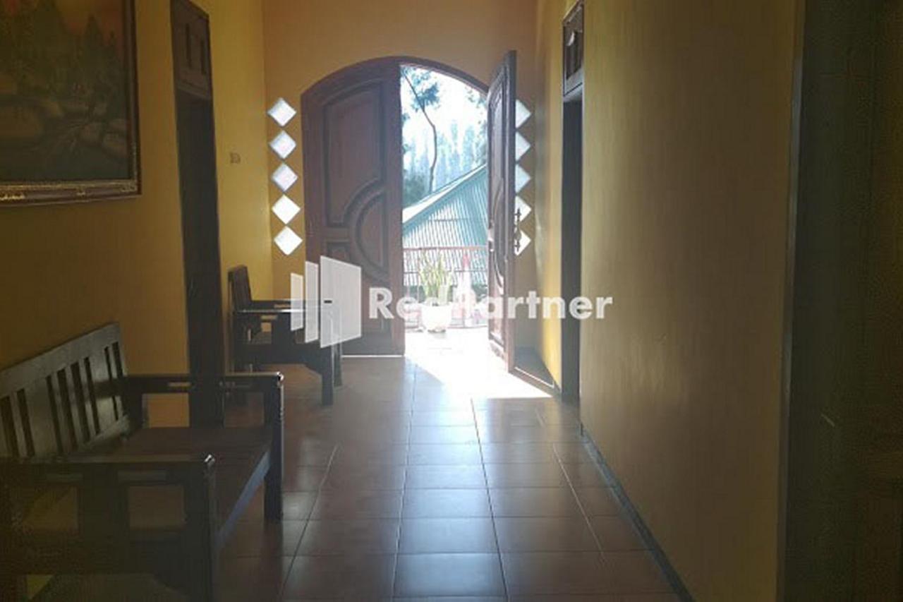 Bromo Indah Lestari Homestay RedPartner Pasuruan Bagian luar foto