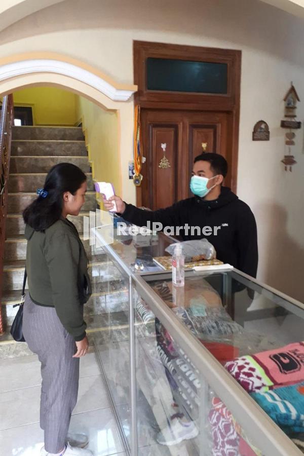Bromo Indah Lestari Homestay RedPartner Pasuruan Bagian luar foto