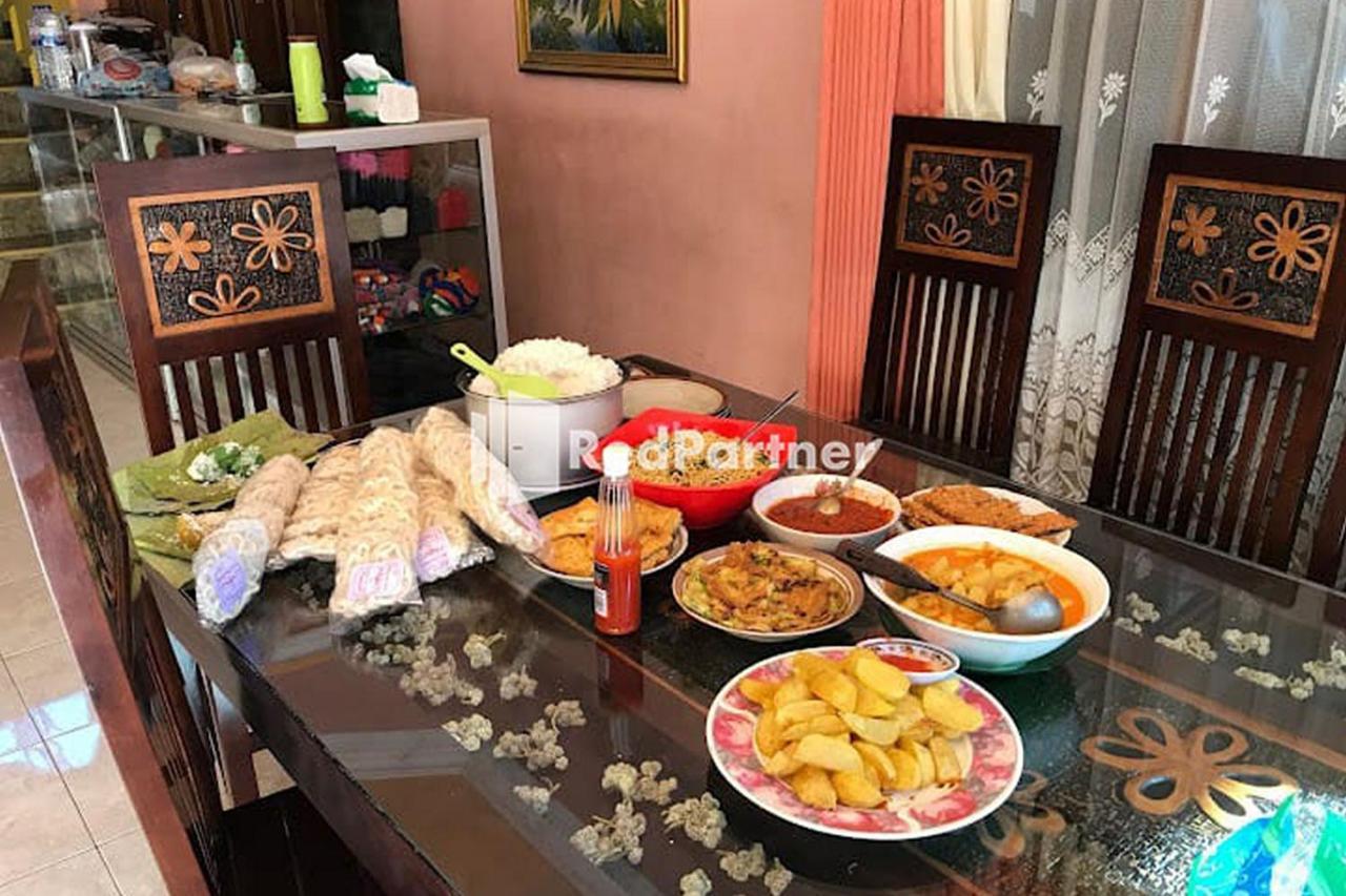 Bromo Indah Lestari Homestay RedPartner Pasuruan Bagian luar foto