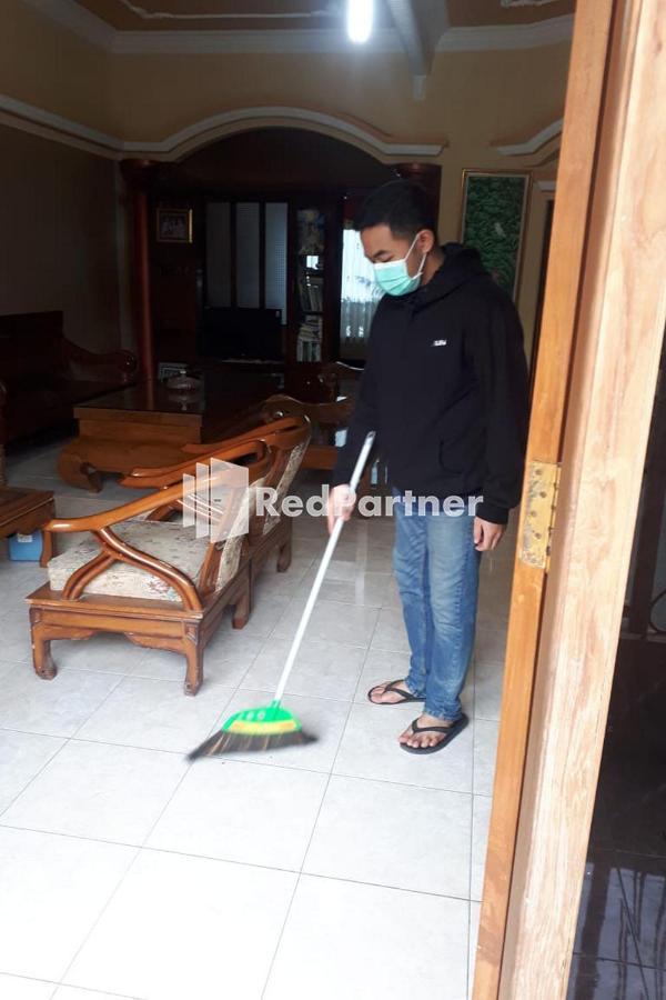Bromo Indah Lestari Homestay RedPartner Pasuruan Bagian luar foto