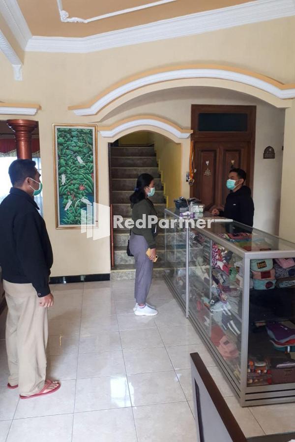 Bromo Indah Lestari Homestay RedPartner Pasuruan Bagian luar foto