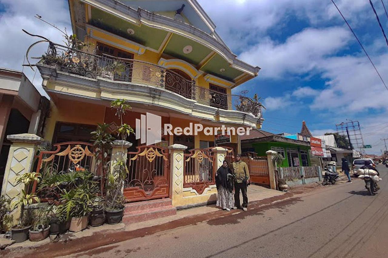 Bromo Indah Lestari Homestay RedPartner Pasuruan Bagian luar foto